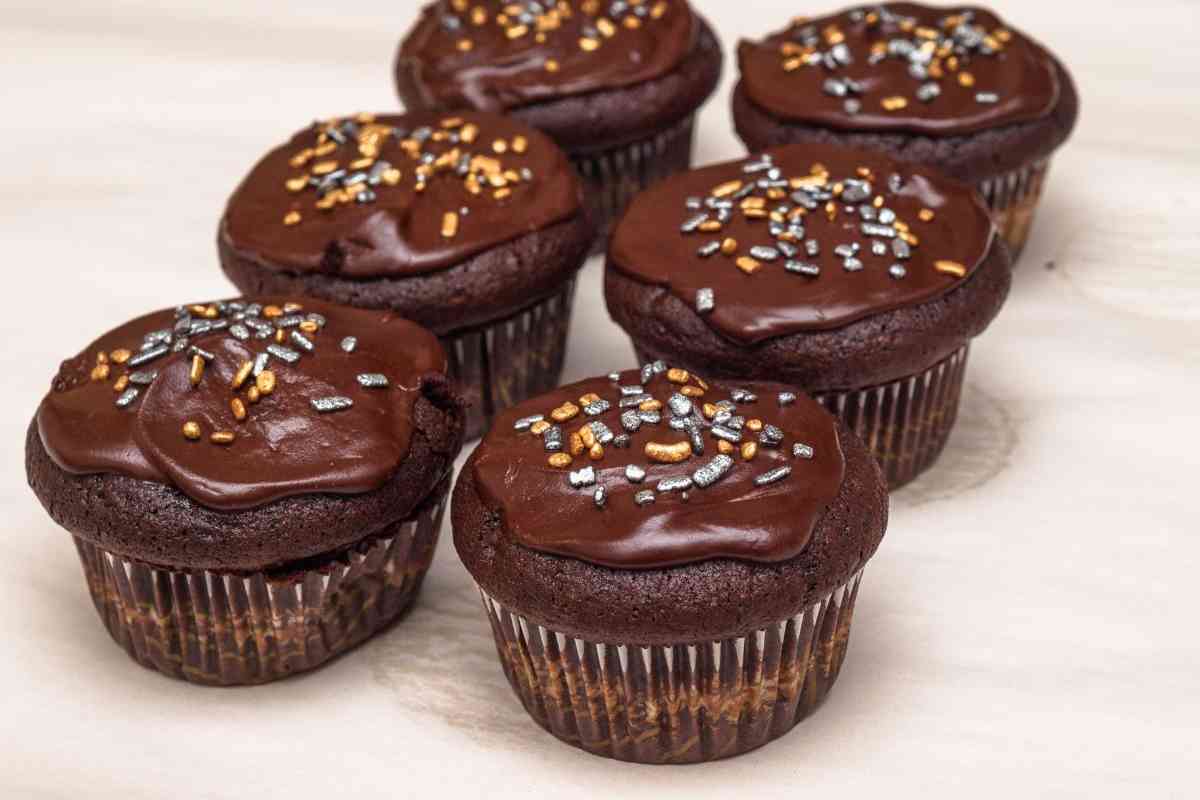 muffin con glassatura al cioccolato