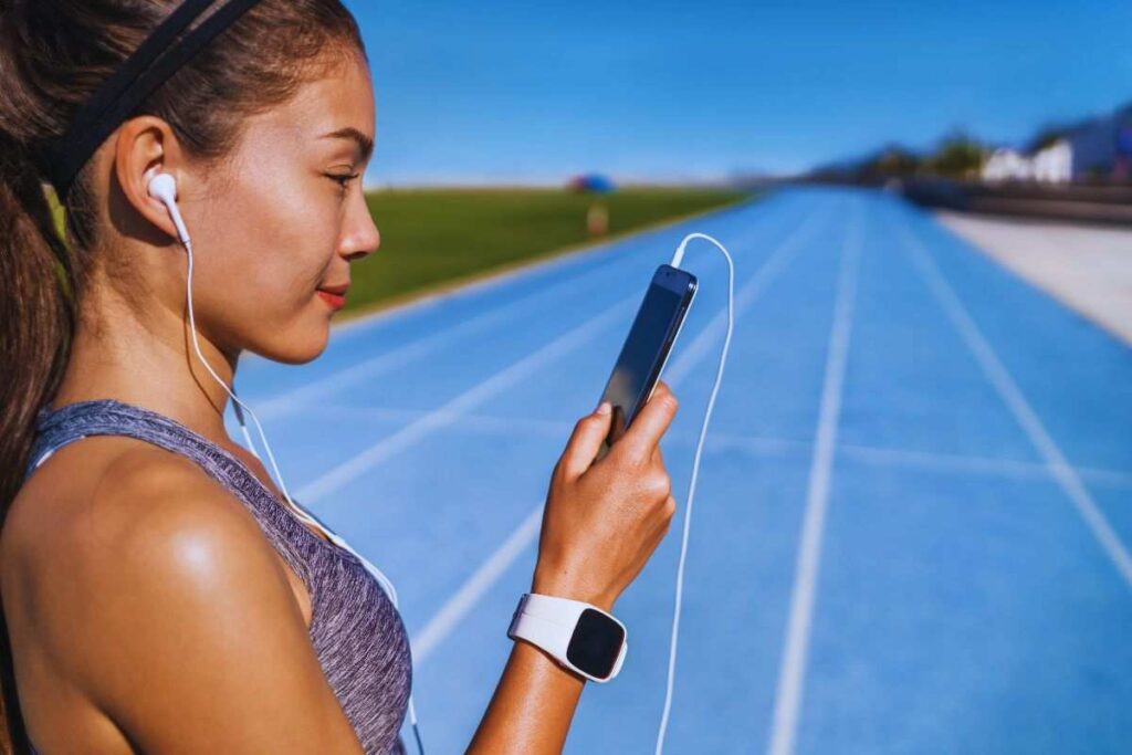 ragazza sente la musica prima di correre
