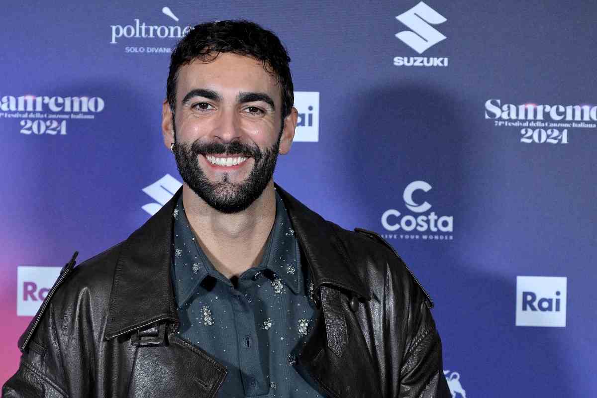 Marco Mengoni che sorride