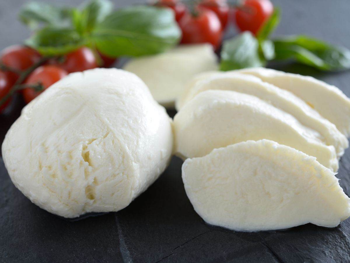 mozzarelle fresche a fette