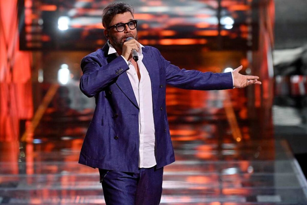 Paolo Vallesi che canta